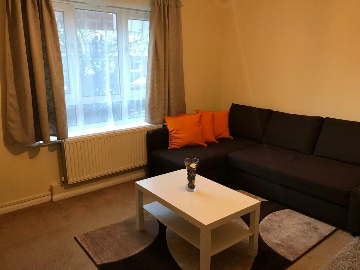 Cozy Apartment In Stratford From 18 Minutes To Central ロンドン エクステリア 写真