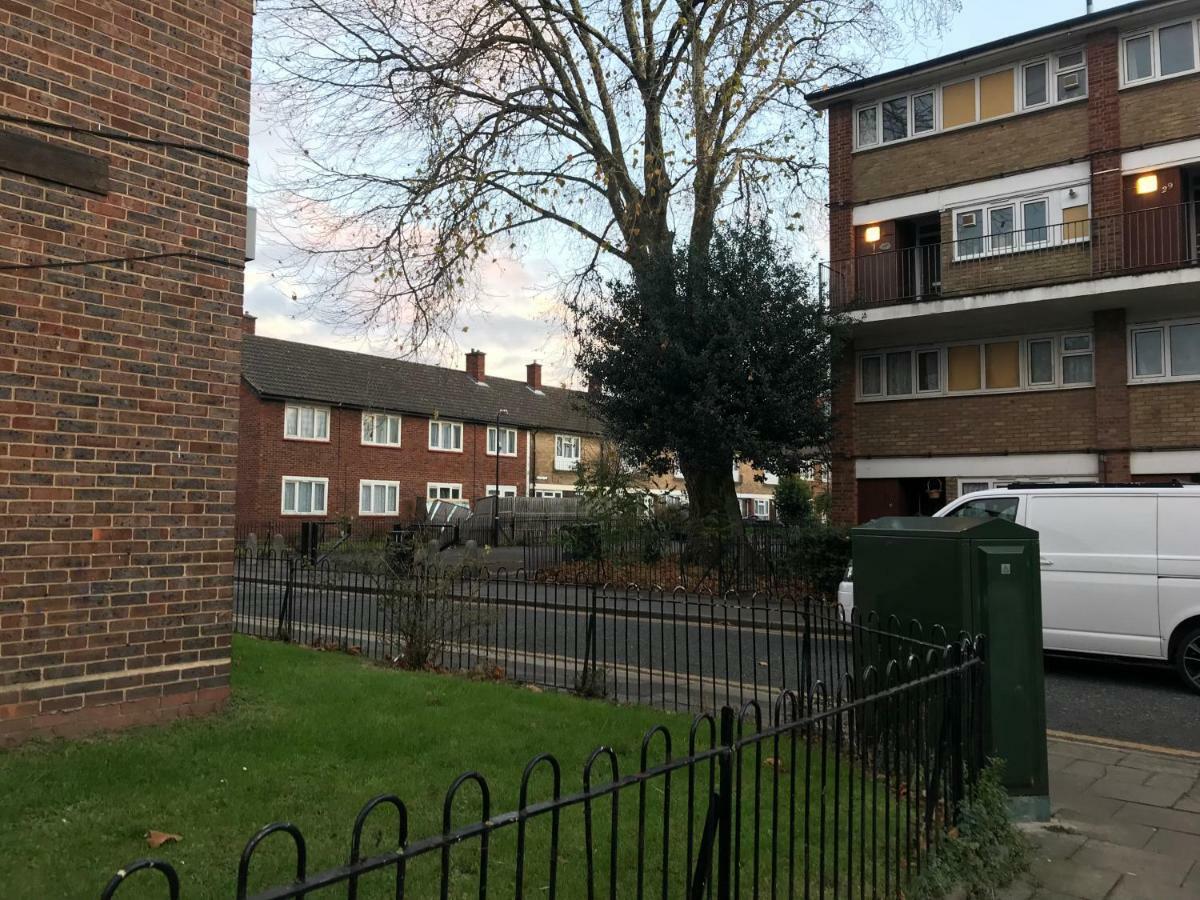 Cozy Apartment In Stratford From 18 Minutes To Central ロンドン エクステリア 写真